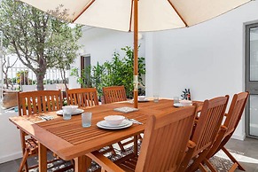 Terrace & View on Dallal square by FeelHome