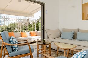 Terrace & View on Dallal square by FeelHome