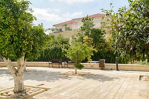 Terrace & View on Dallal square by FeelHome