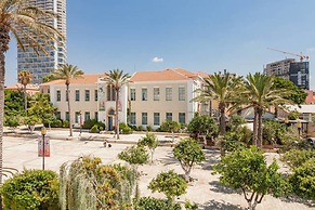 Terrace & View on Dallal square by FeelHome