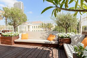 Terrace & View on Dallal square by FeelHome