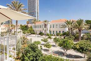 Terrace & View on Dallal square by FeelHome