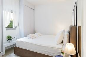 Quiet Hideaway & Terrace near Beach by FeelHome