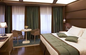 Harry's Bar Trevi Hotel & Restaurant