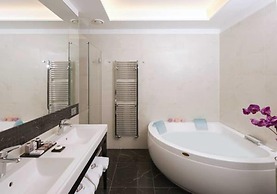 Harry's Bar Trevi Hotel & Restaurant