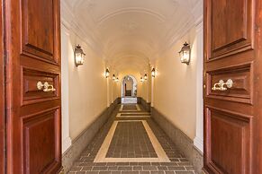 Spanish Steps Miracle Suite