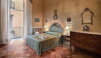 Lady Mary's Tribunali Luxury Suite