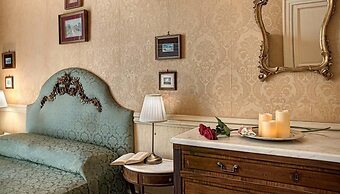 Lady Mary's Tribunali Luxury Suite