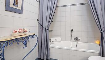 Lady Mary's Tribunali Luxury Suite