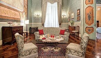 Lady Mary's Tribunali Luxury Suite