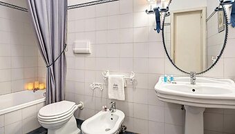 Lady Mary's Tribunali Luxury Suite