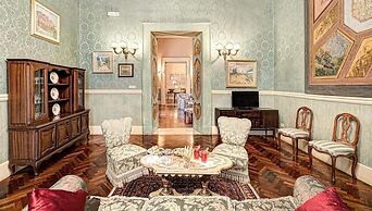 Lady Mary's Tribunali Luxury Suite