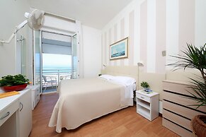 Hotel Lungomare Cattolica
