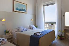 Hotel Lungomare Cattolica