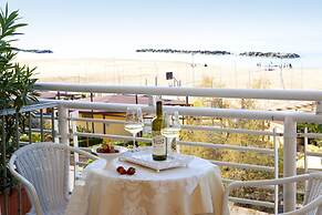 Hotel Lungomare Cattolica