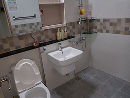 Buzz Guest House - Hostel