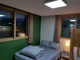 Buzz Guest House - Hostel