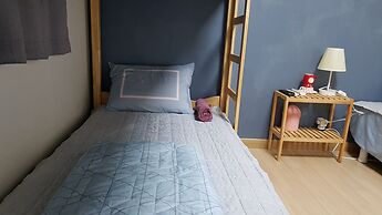 Buzz Guest House - Hostel