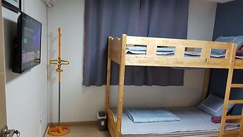 Buzz Guest House - Hostel