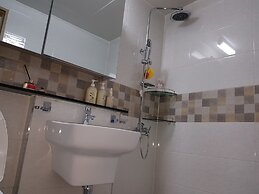 Buzz Guest House - Hostel