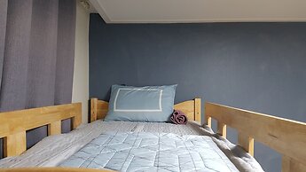 Buzz Guest House - Hostel