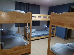 Buzz Guest House - Hostel