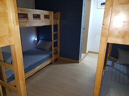 Buzz Guest House - Hostel