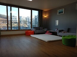 Buzz Guest House - Hostel