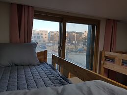 Buzz Guest House - Hostel