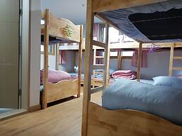 Buzz Guest House - Hostel