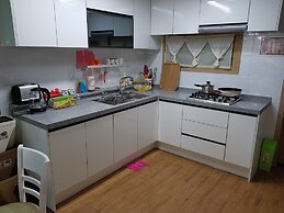 Buzz Guest House - Hostel