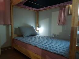 Buzz Guest House - Hostel