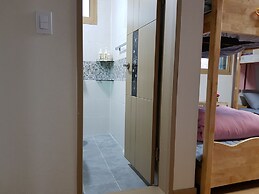 Buzz Guest House - Hostel