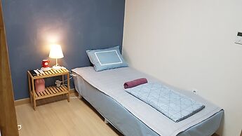 Buzz Guest House - Hostel