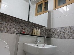 Buzz Guest House - Hostel