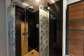 33 Poshtel