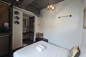 33 Poshtel
