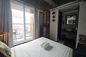 33 Poshtel