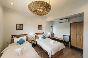 33 Poshtel