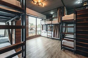 33 Poshtel