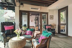 33 Poshtel
