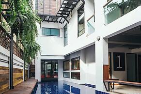 33 Poshtel