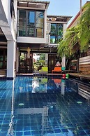 33 Poshtel