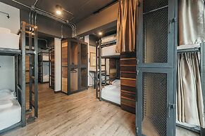 33 Poshtel