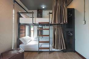 33 Poshtel