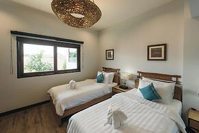 33 Poshtel