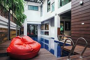 33 Poshtel