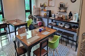 33 Poshtel