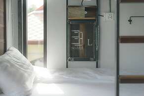 33 Poshtel