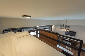 33 Poshtel